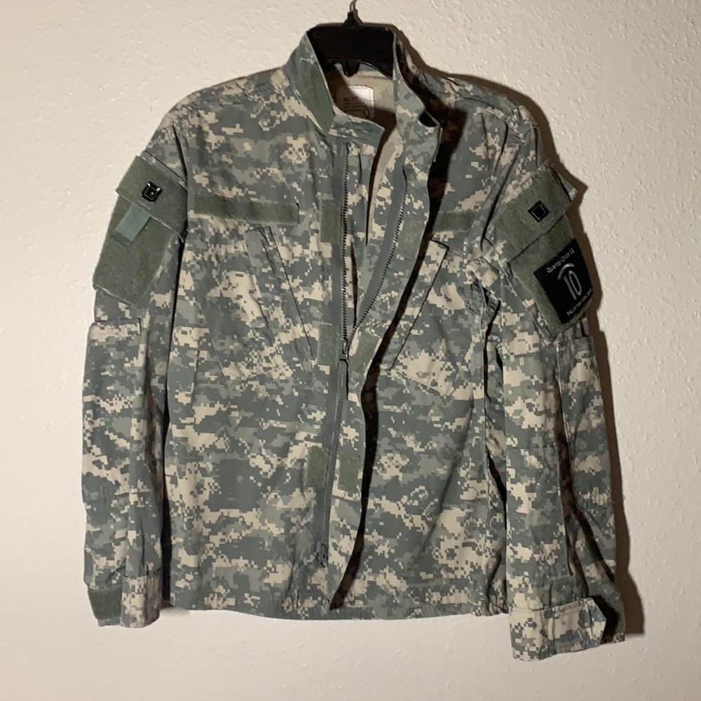 VINTAGE Genuine US Military field camo army green tan jacket Sz S patch pockets - Picture 3 of 12